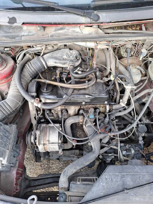 Volkswagen Passat  1.8 бензин 1988 година 90к.с на части