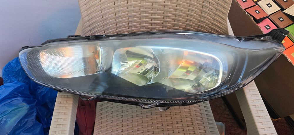 Far halogen Ford Fiesta VI 2015, partea stanga