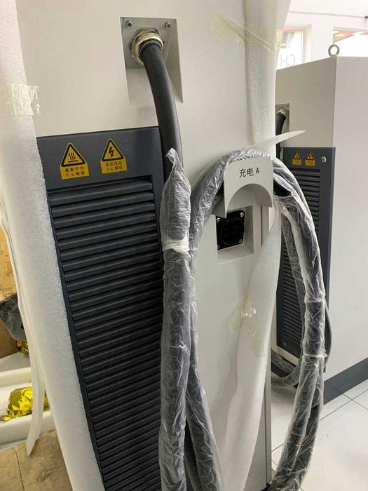 Станция зарядки электромобилей мощностью 120 кВт с 2 передатчиками