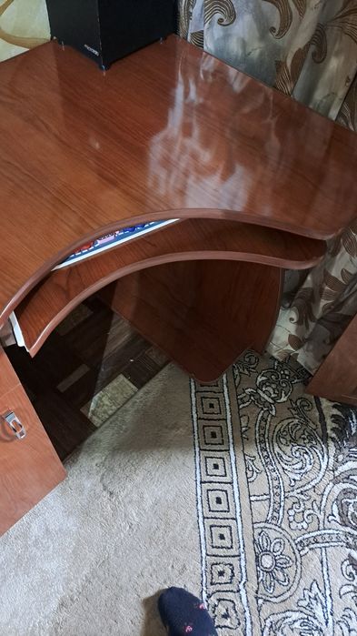 Продаётся письменный стол