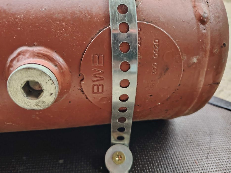 Компресор 12 V -12 бара, с макара с маркуч 10 м.