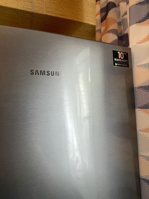 Холодильник Samsung