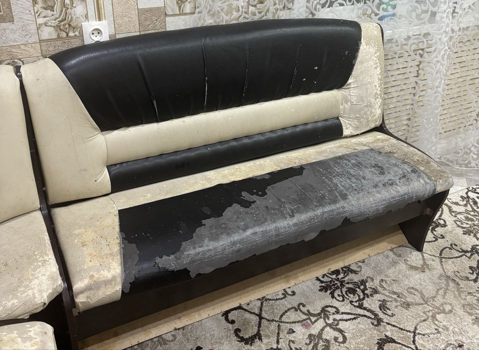 Продам угловой диван стол