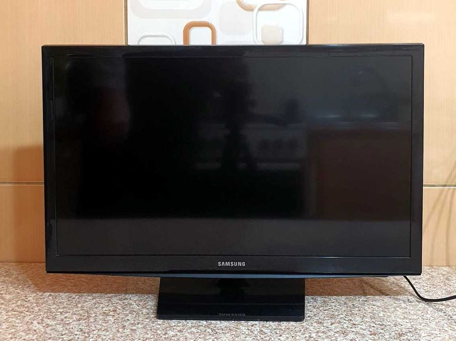 Monitor LED Samsung 24" (61 cm) cu smart TV