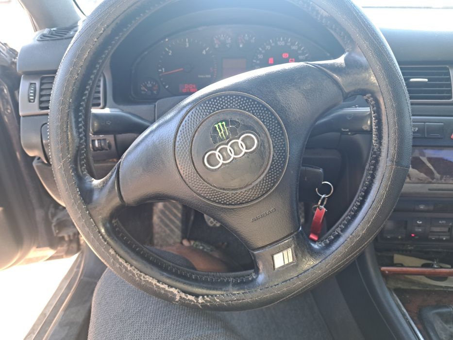 На части  Audi A6 2.5 180 кс