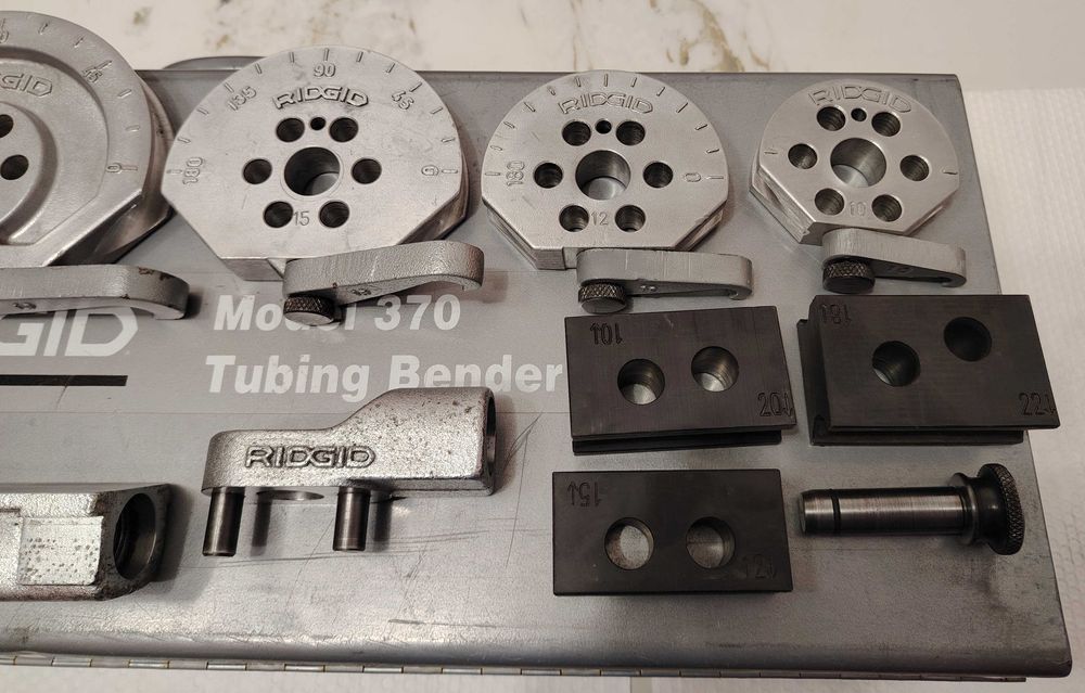 Dispoztiv profesional Ridgid Model 370 pentru indoit tevi