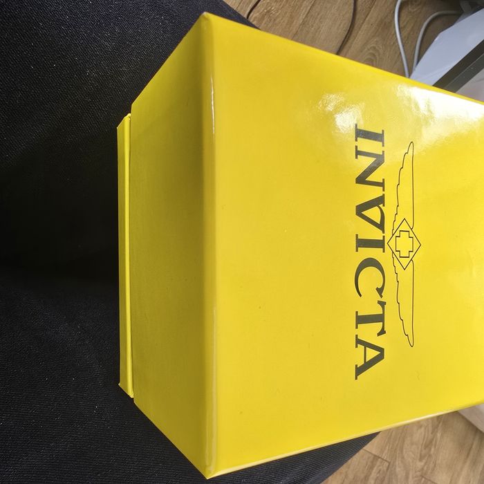 Продавам 2 часовника