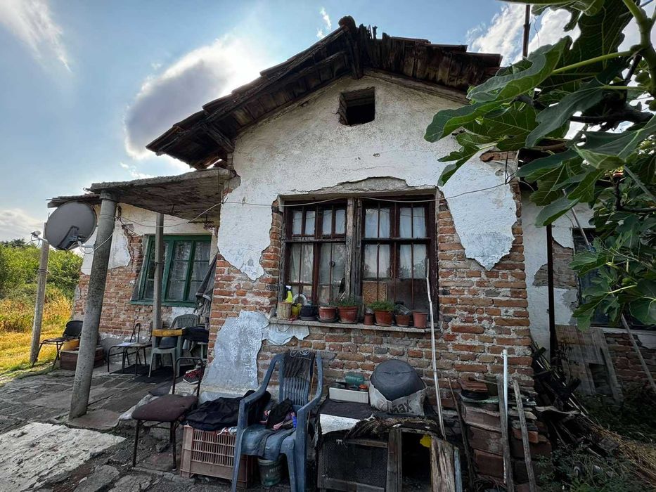 Продава се едноетажна къща