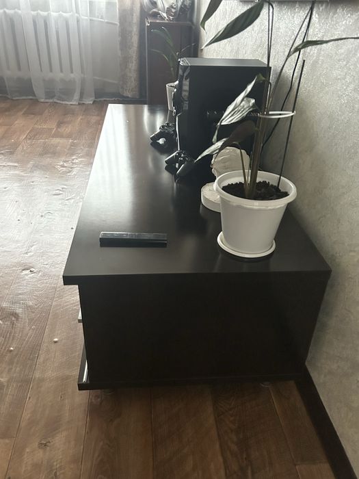 Продаю полку под телевизор