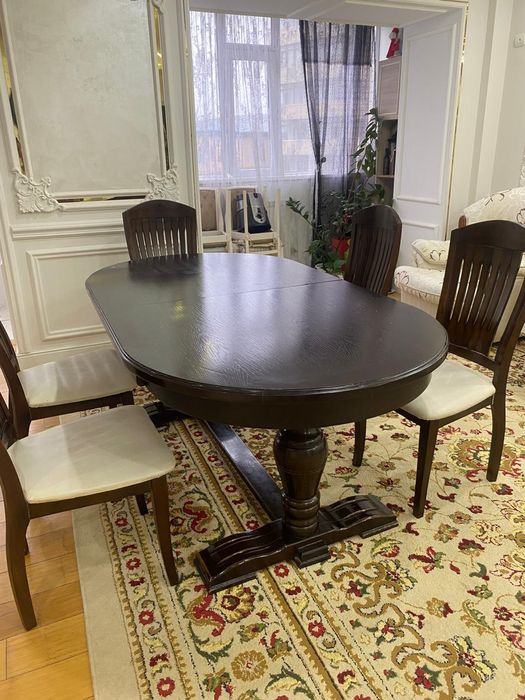 Обеденный стол из красного дуба