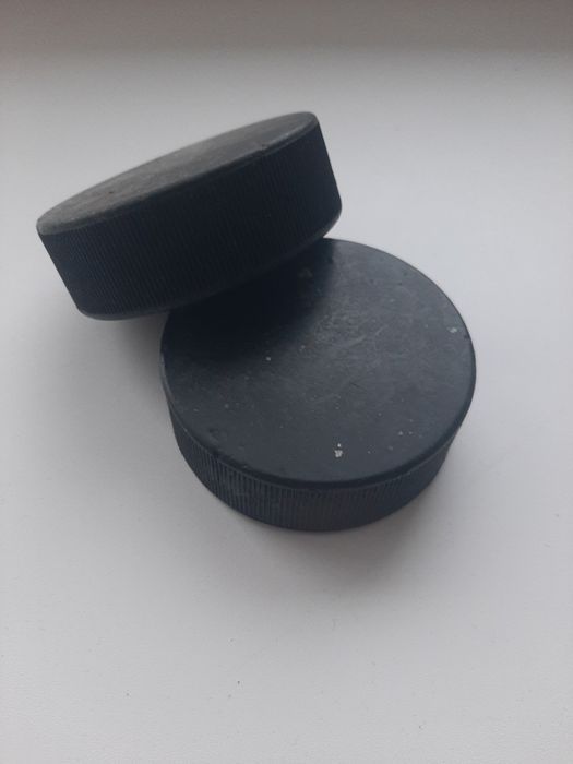 Шайба хоккейная продам