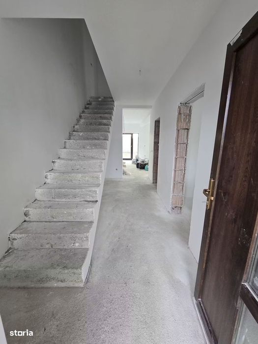 Duplex modern într-o locație centrală Toate utilitatile / Asfalt