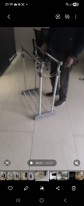 Продам вешалку для одежды