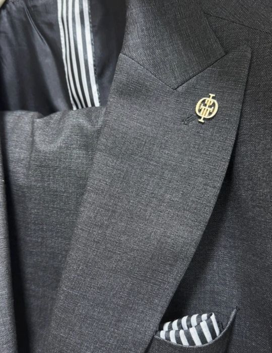 Costum elegant barbati