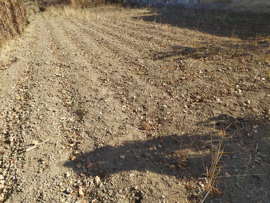 Продам участок под строительство .