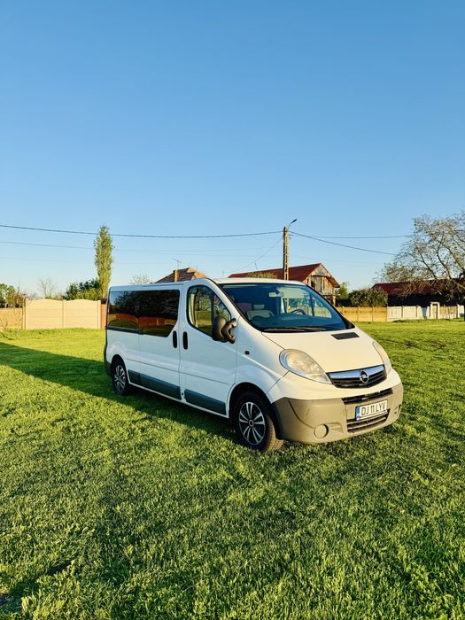 Opel Vivaro 2.0 Diesel 8+1 Locuri EXTRA LUNG • AC Față/Spate • 2013