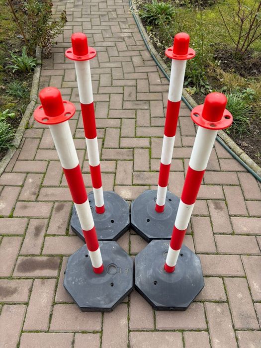 4 stâlpi semnalizare trafic cu lanț