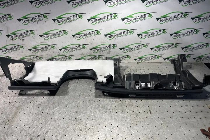 Plansa bord inferioara Mercedes-Benz GLE 2020