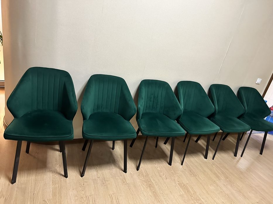 Продаю 6 стульев в хорошем состоянии.