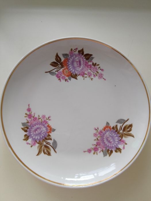 Продам тарелку диаметр 26 см