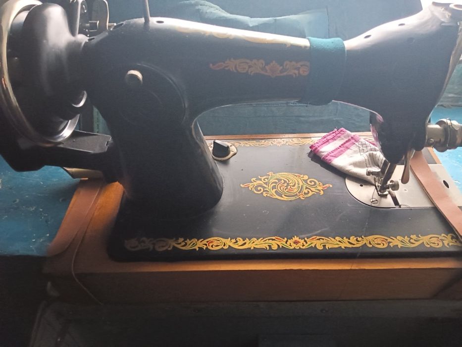 Продам швейную машину