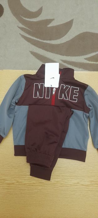 Vând trening NIKE copii  mărimea 80/86