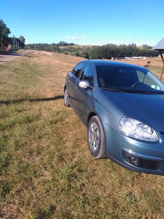 Vind Volkswagen Jetta anul 2008
