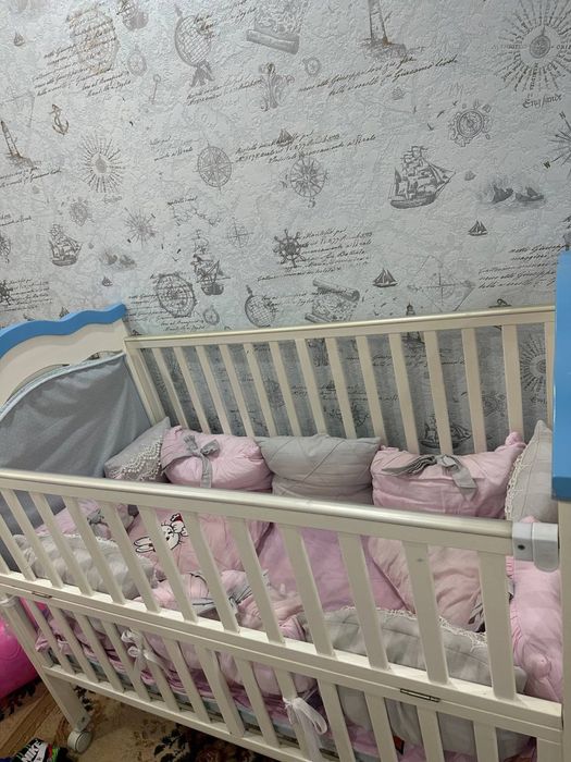 Detski divan sotiladi