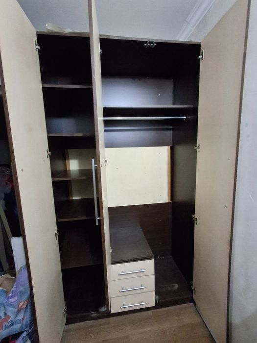 Продам двухсторонний шкаф