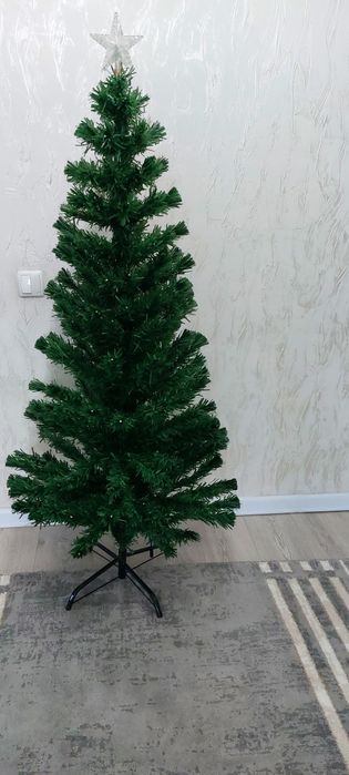 Исскуственная Ёлка  со встроенной герляндой