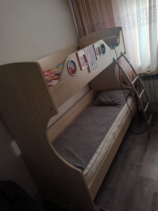 Продам кровать двух ярусный.