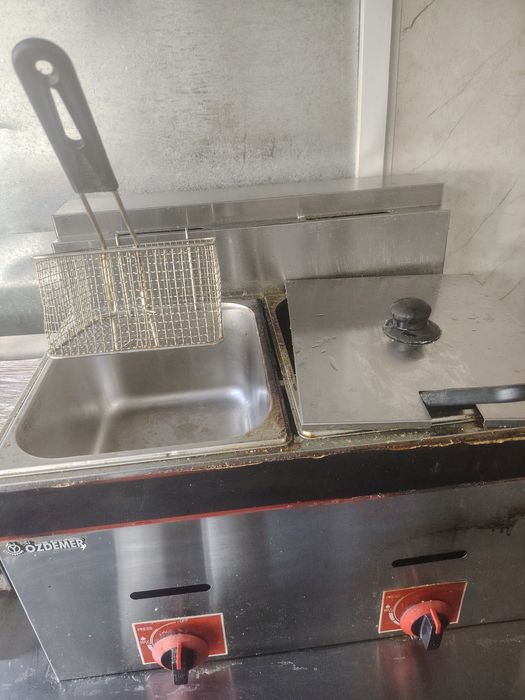 Продам барную стойку,вытежка, гриль аппарат, бургер аппарат, газ плиту