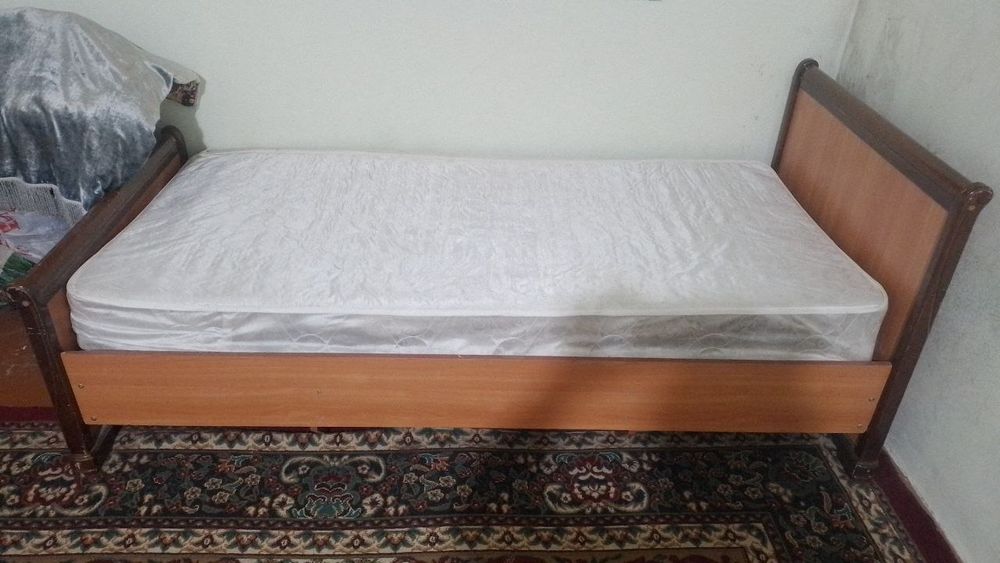 2 ta kreslo va 1 da divan sotiladi sifati yaxshi akuratni iahlatilgan.