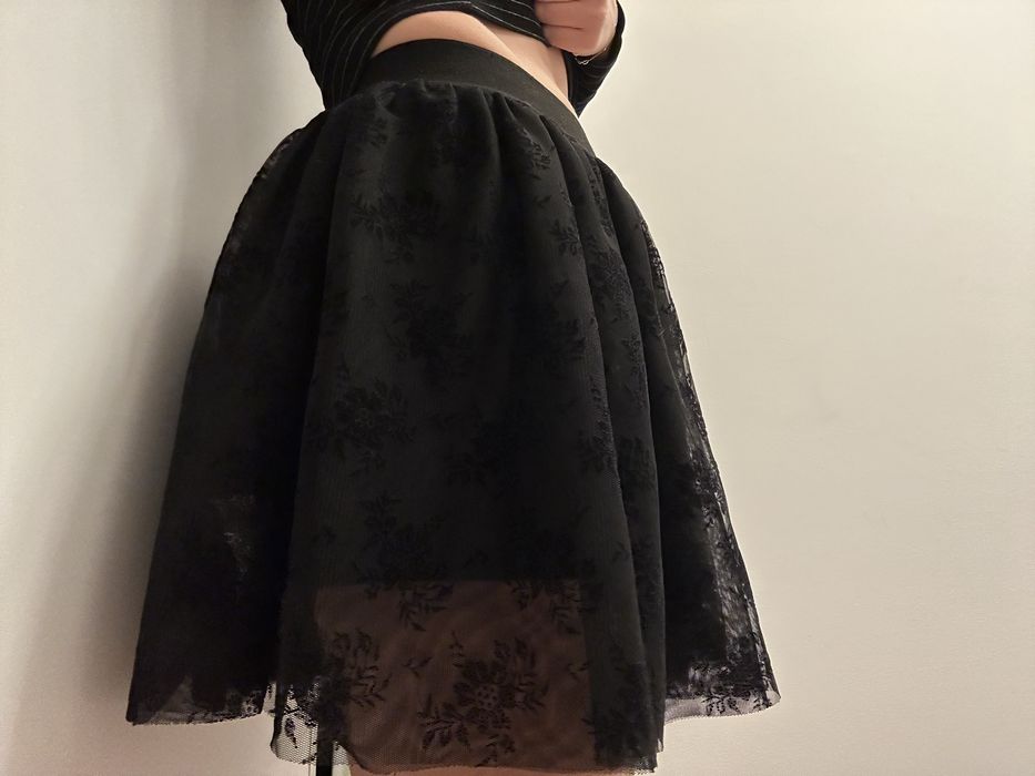 Fusta Neagra Bershka Voal Imprimeu Catifea Marimea S