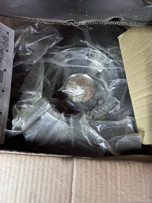 Тормозной диск на мерседес 202 передний 1шт