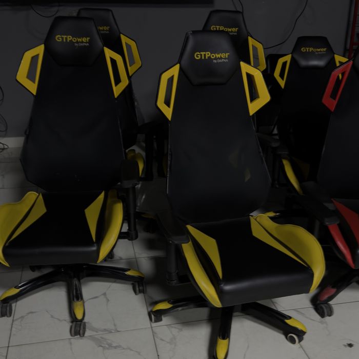 Gaming kreslo 10 ta sotiladi