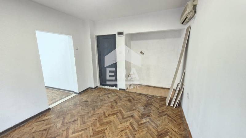 Дава се под наем Магазин в Варна, ВИНС - 30 кв.м за 1500 € - Снимка #4