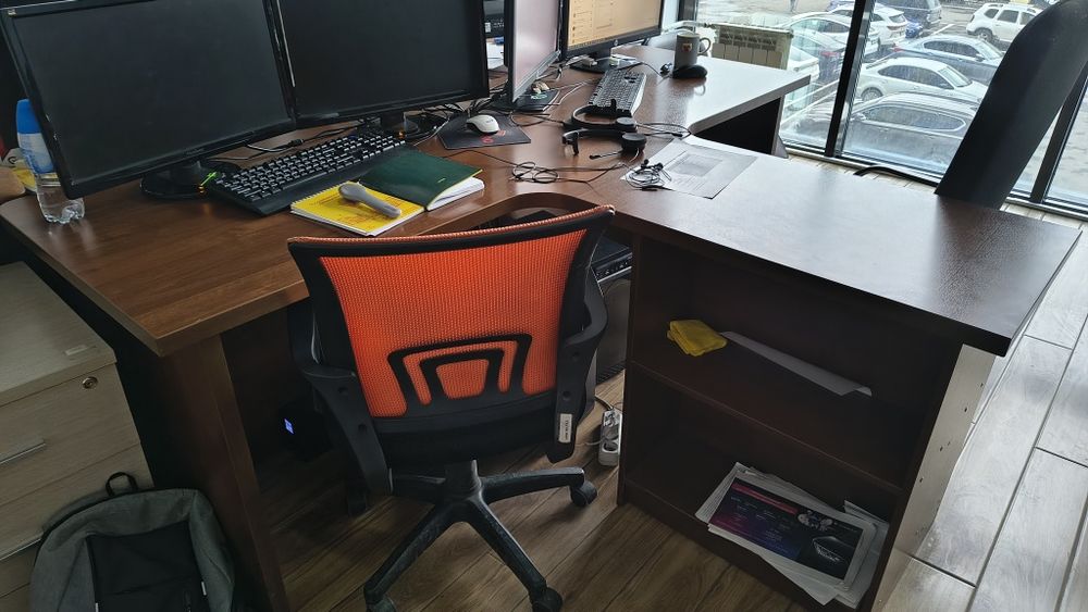 Стол офисный угловой