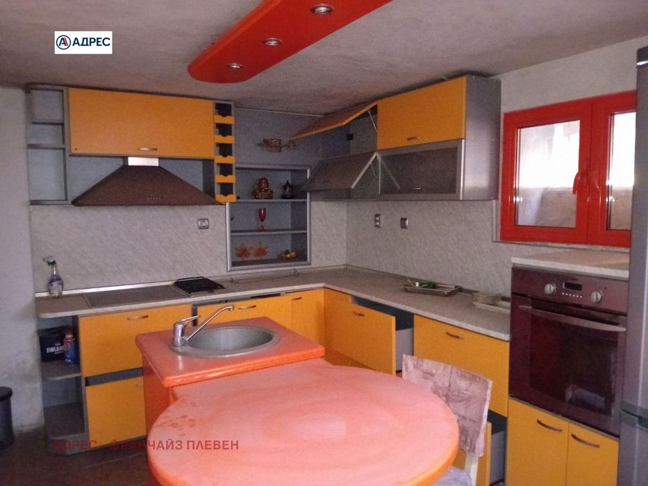 Продава се Етаж от къща в Плевен, Широк център - 90 кв.м за 1112 €/кв.м - Снимка #3