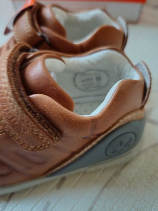 Нови обувки Biomecanics номер 20, вкл. и за прохождане