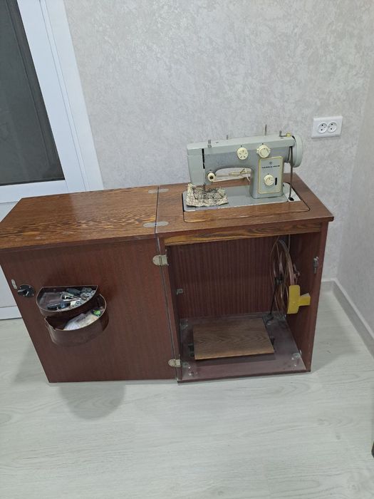 Продается швейная машинка Чайка-142 М.