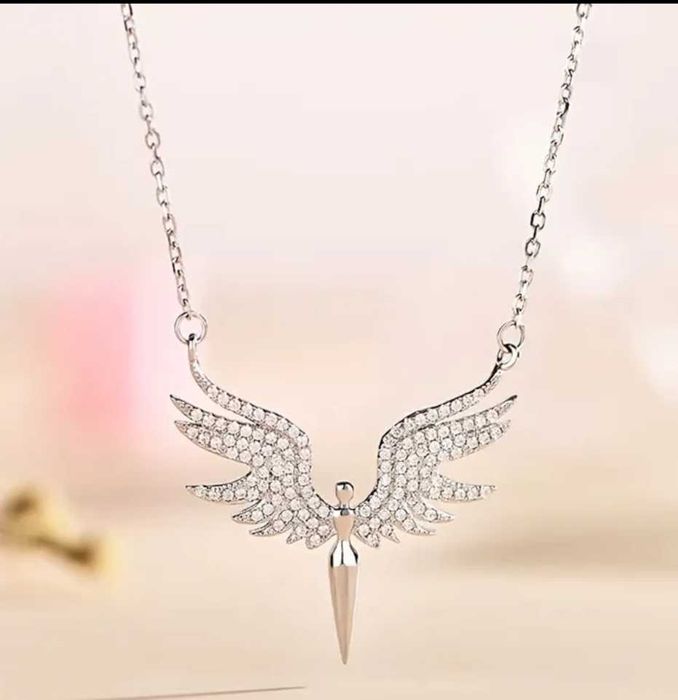 Продавам дамско колие