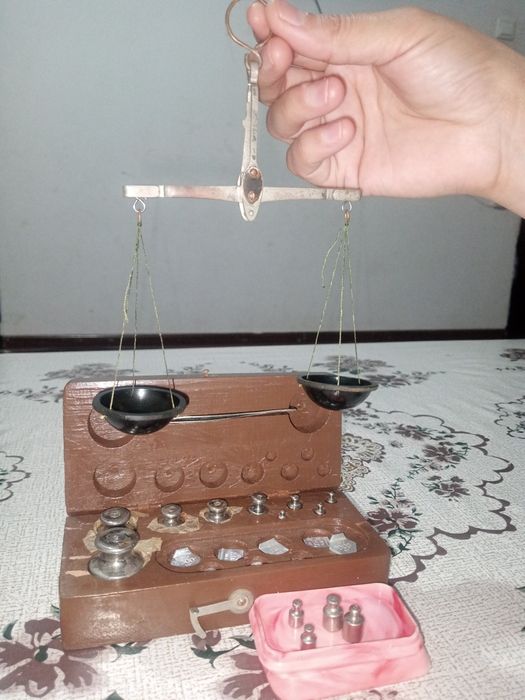 Ручные равноплечие весы применяются для взвешивания медикаментов   ...