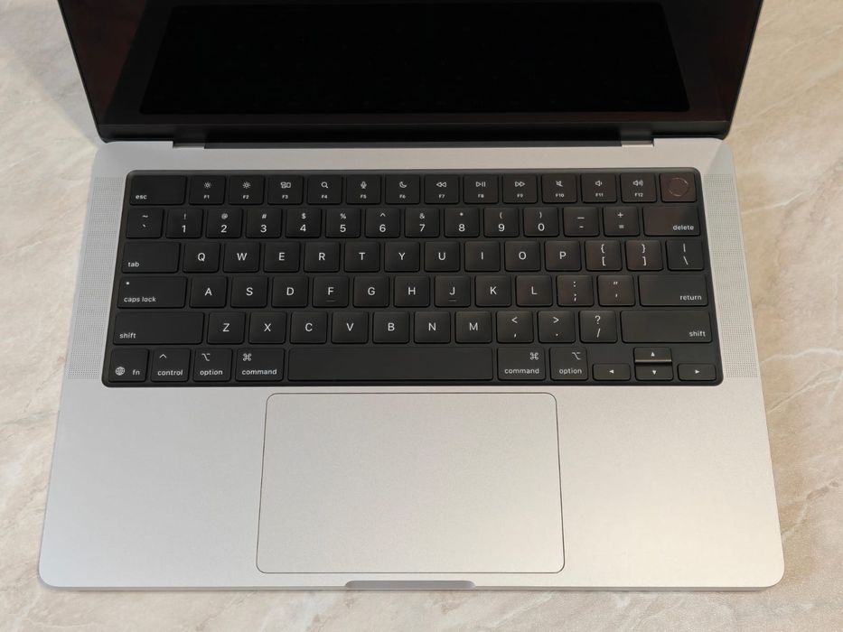 MacBook Pro 14 M5 24/1TB новый
