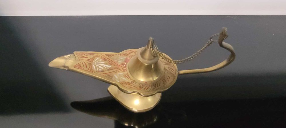 Lampa orientala din alama / bronz (Lampă Aladdin Chirag)