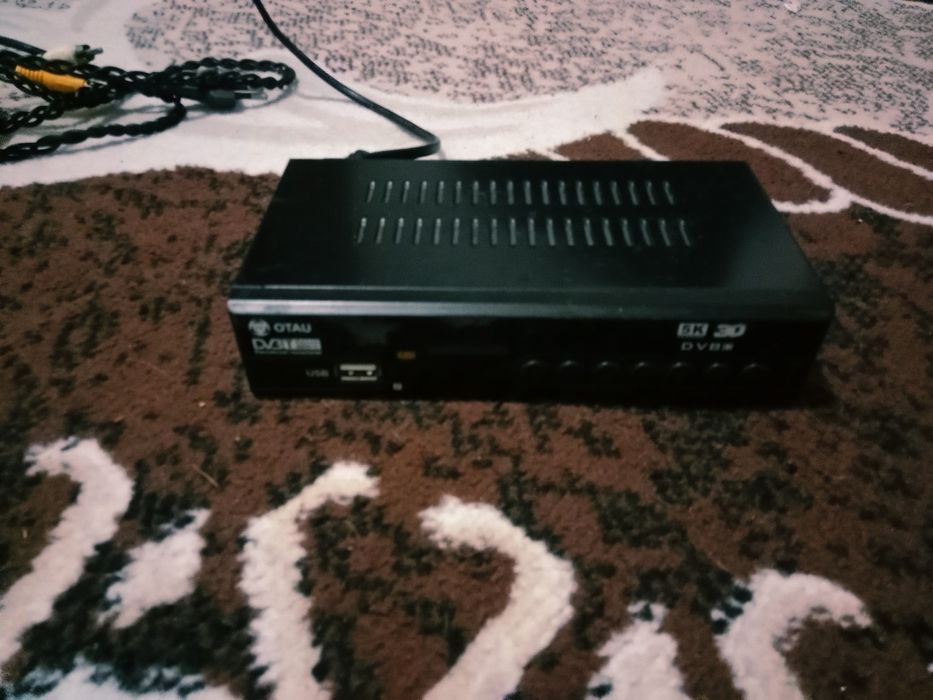 Продам цифровую ТВ-приставку