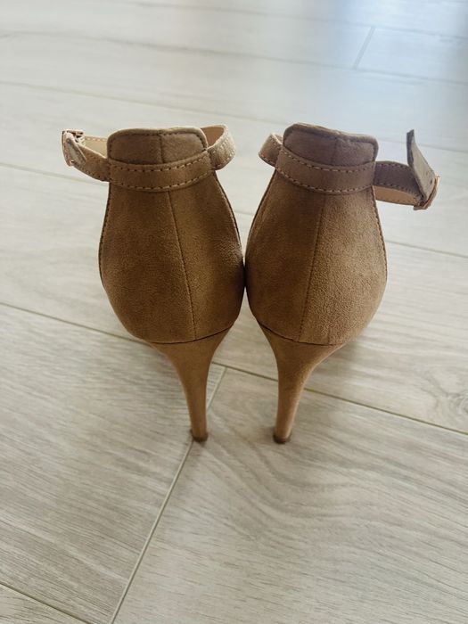 Sandale bej marimea 36