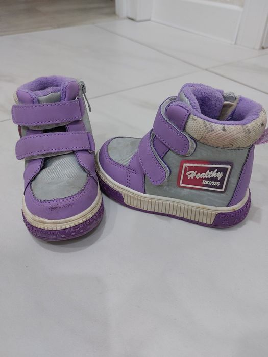 Продам кроссовки  для девочки