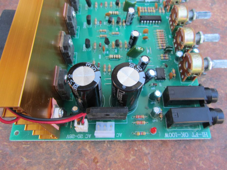 Kit putere 2x 100 w cu preamplificare  corector ton, aux, karaoke