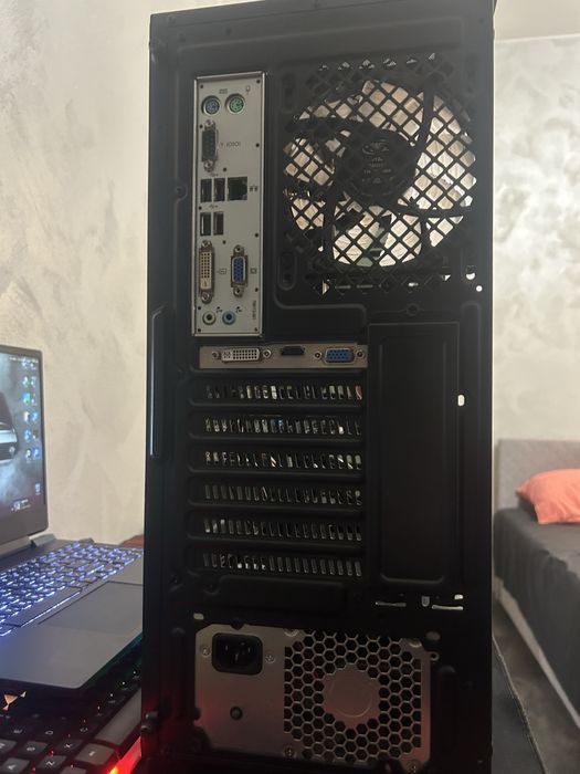 Продавам бюджетна геймърска конфигурация